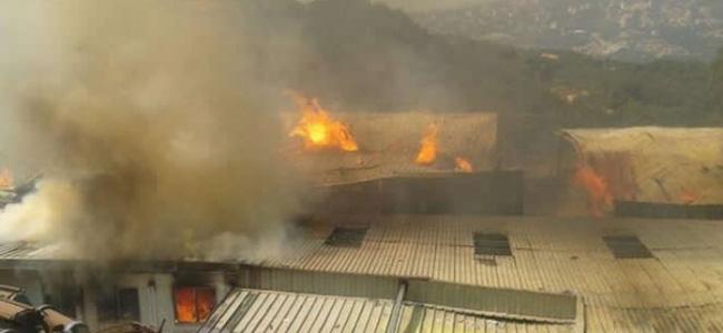 حريق معمل الكرتون في بكفيا... أُخمد كليا بعد اسبوع