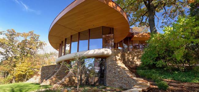 منزل بتصميم مذهل من الزجاج و الحجاره