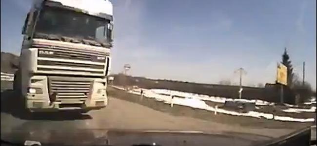 بالفيديو.. شاب صوّر لحظة وفاته في حادث مروّع