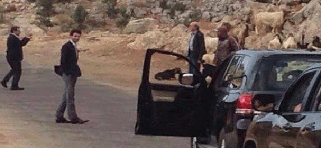 جنبلاط في صورة مع راعي الغنم