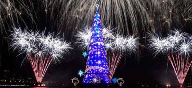 إضاءة أكبر شجرة ميلاد في العالم