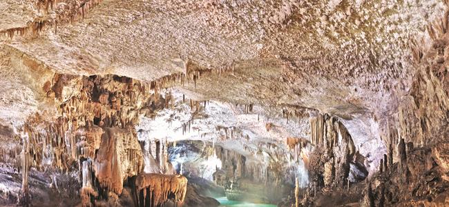 بالفيديو.. الغطس في عمق مغارة جعيتا مغامرة علمية واستكشافية