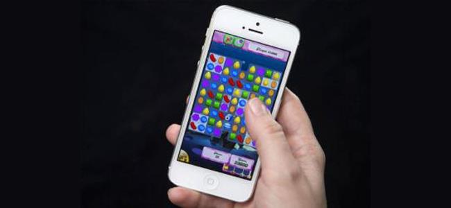 من هو النائب الذي ضُبط يلعب Candy Crush في البرلمان؟
