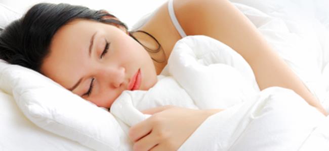 6 حيل لخسارة وزنك أثناء النوم!
