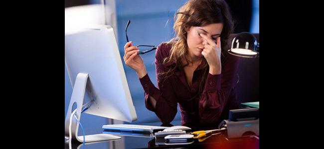 هكذا تحمي عينيْك من أضرار الكمبيوتر