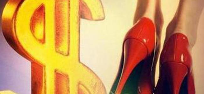 من هم النجوم الذين امّنوا على مؤخراتهم اسنانهم وارجلهم؟