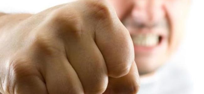 هذا ما فعله بزوجته بعد نصيحة أمّه