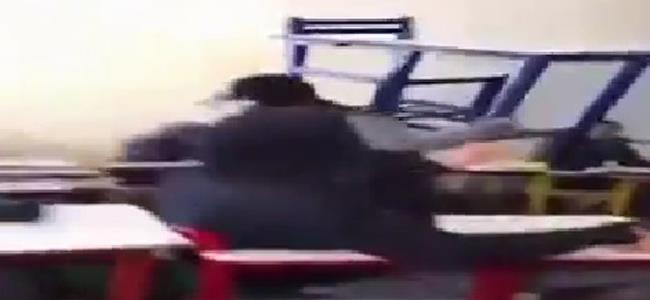 بالفيديو.. تلميذ يضرب المعلمة في مدرسة في الكورة