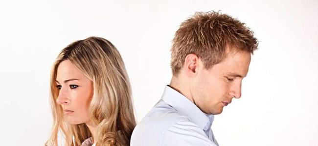  إشارات تؤكد خيانة الرجل لزوجته!