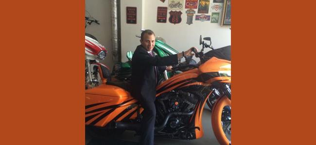 باسيل على دراجة الحريري البرتقالية!