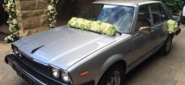 يمنى تدخل القفص الذهبي بسيارة الرئيس بشير الجميّل