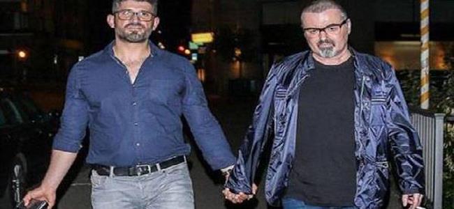 الباباراتزي ترصد جورج مايكل مع حبيبه اللبناني