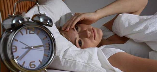 أطعمة تسرق النوم من العيون!