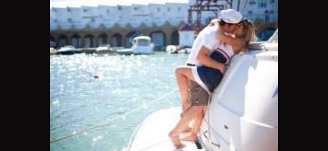 فيديو فاضح يكشف علاقتهما على اليخت