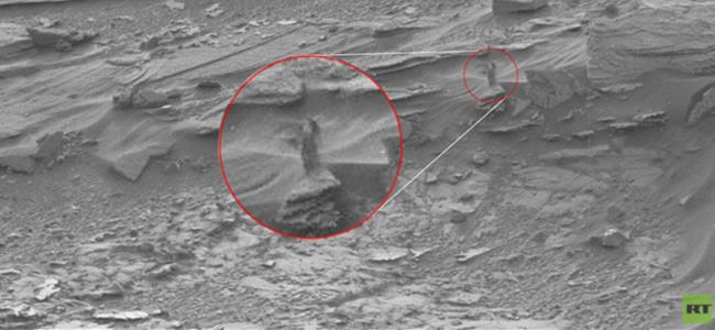  بالفيديو: امرأة بفستان أسود على المريخ