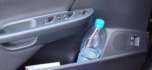  أحذر من شرب زجاجات المياه المتروكة داخل السيارة
