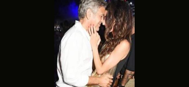 جورج كلوني وأمل علم الدين يحتفلان...