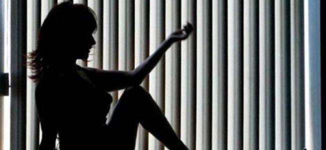 شبيهة (كيم كاردشيان) تمارس الدعارة في 4 دول عربية ! 