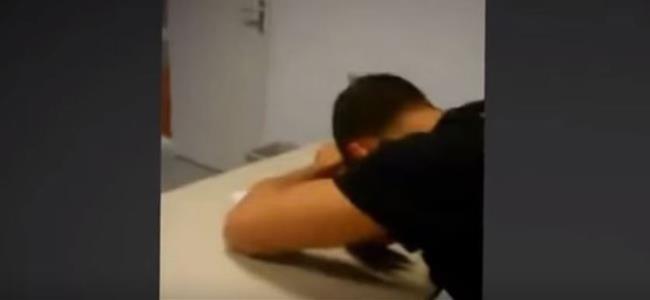 بالفيديو: أستاذ يفقد أعصابه ويُعاقب تلميذه بهذه الطريقة!