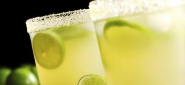 لهذه الأسباب.. إشربي عصير الليمون كل صباح!