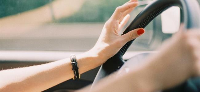 مُمثّلة لبنانيّة تروي بالصوت: كدتُ أقتل على الطريق