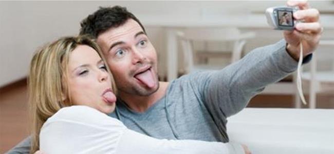 أسباب تدفع المرأة للارتباط بالرجل المرح 