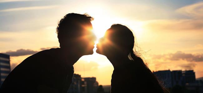 غرام عبر WhatsApp.. يقودها إلى السجن