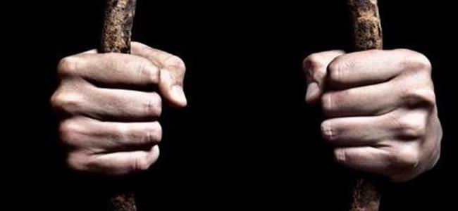 والدة وزير لبناني بارز في الزنزانة!