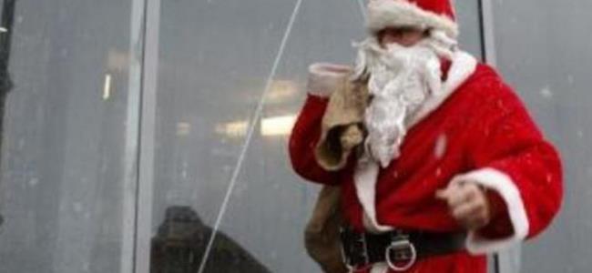 عندما يسرق بابا نويل... طائرة