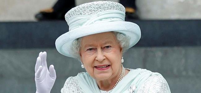 محام باكستاني يطالب ملكة بريطانيا بإعادة جوهرة ثمينة