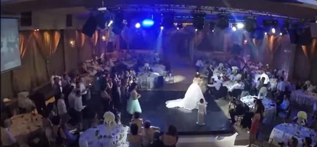 بالفيديو: من مدعوّة إلى عروس في حفل زفاف