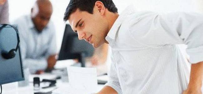 للرجل.. لحل مشكلة محرجة تعرف على أسباب نزول قطرات بول بعد الانتهاء من التبول