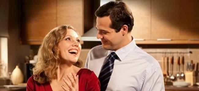 النساء يتصنعن السعادة من أجل... 