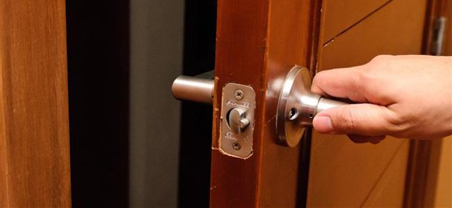 صاحب الشقة فضح المستأجرة وعشيقها!