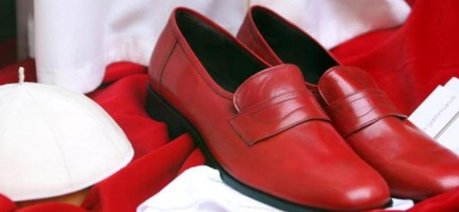ثري لمّع حذاء البابا ليعيد ذكريات طفولته