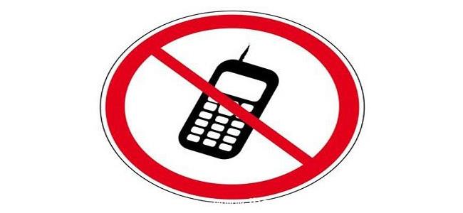 ممنوع على النساء العازبات استخدام الهواتف المحمولة!