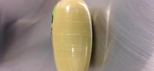  امرأة تضع الكوكايين في مكان غريب لتهريبه! 