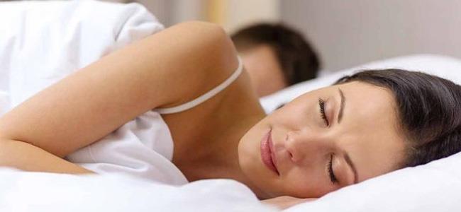 لماذا تحتاج المرأة لوقت أطول للنوم من الرجل؟