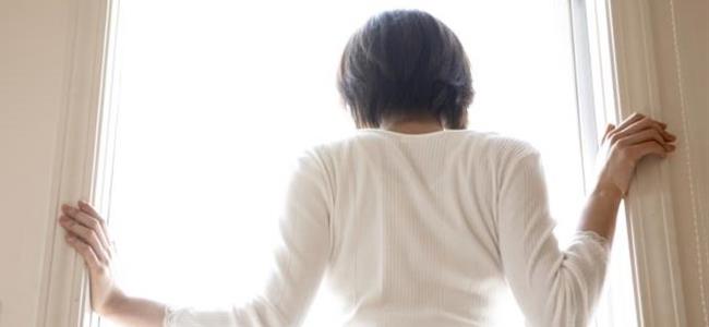 بالفيديو: ضبطت ابنها في وضع غريب