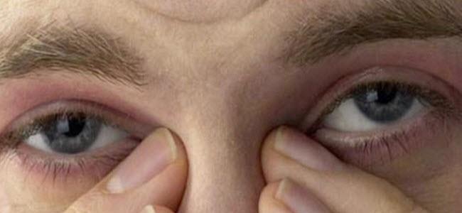 رجل أصيب بالعمى بسبب عمل نفعله يومياً.. ما هو؟