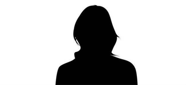 صاحب الفندق يهدد الجميلة