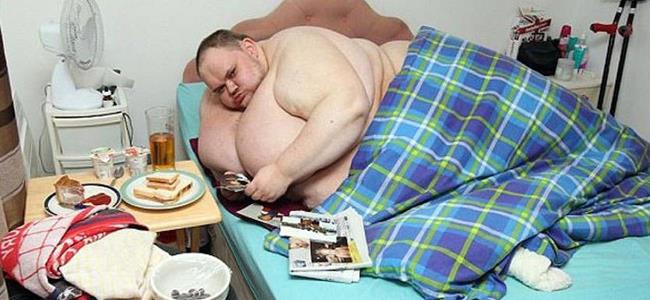 تعرف إلى الرجل الذي أكل نفسه حتى الموت!