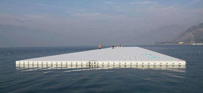 نصف مليون شخص يقومون بـ المشي على الماء