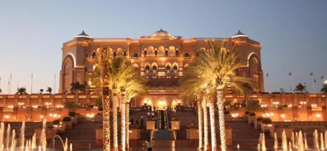  بيت مع 302 غرفة و92 جناحا