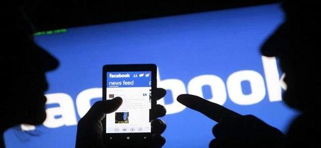 فيسبوك يُعاقب صحافيّاً والسبب؟