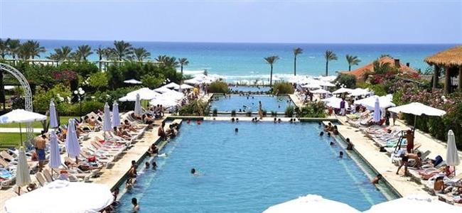 الدخول إلى المسابح مجّاناً.. للنساء فقط!