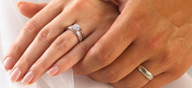  لسبب مفاجئ... خاتم الزواج يوضع في اليد اليسرى