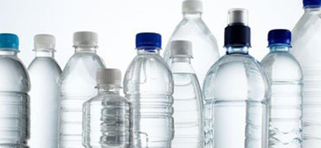 إليكم مخاطر تعبئة عبوات المياه البلاستيكية من جديد