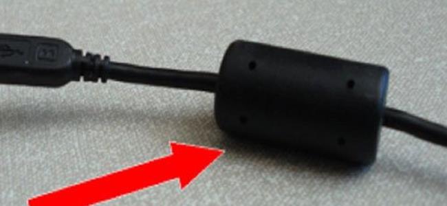 ما سر القطعة البلاستيكية الموجودة على أسلاك شحن الكومبيوتر؟