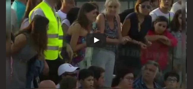  بالفيديو - لحظة إنسانية مؤثرة للقاء طفلة فقدت أمها 